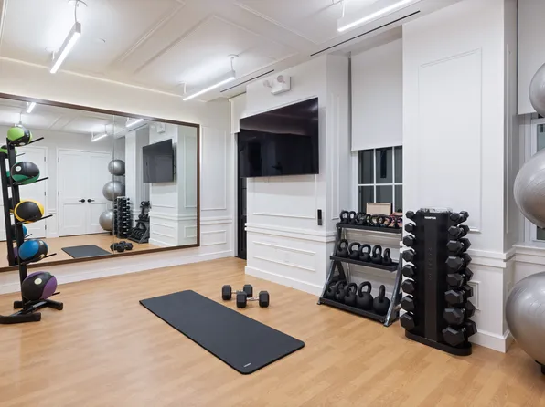 829 Park Avenue image 9 of 12