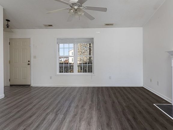 3rd image of 10 Sebring Ct