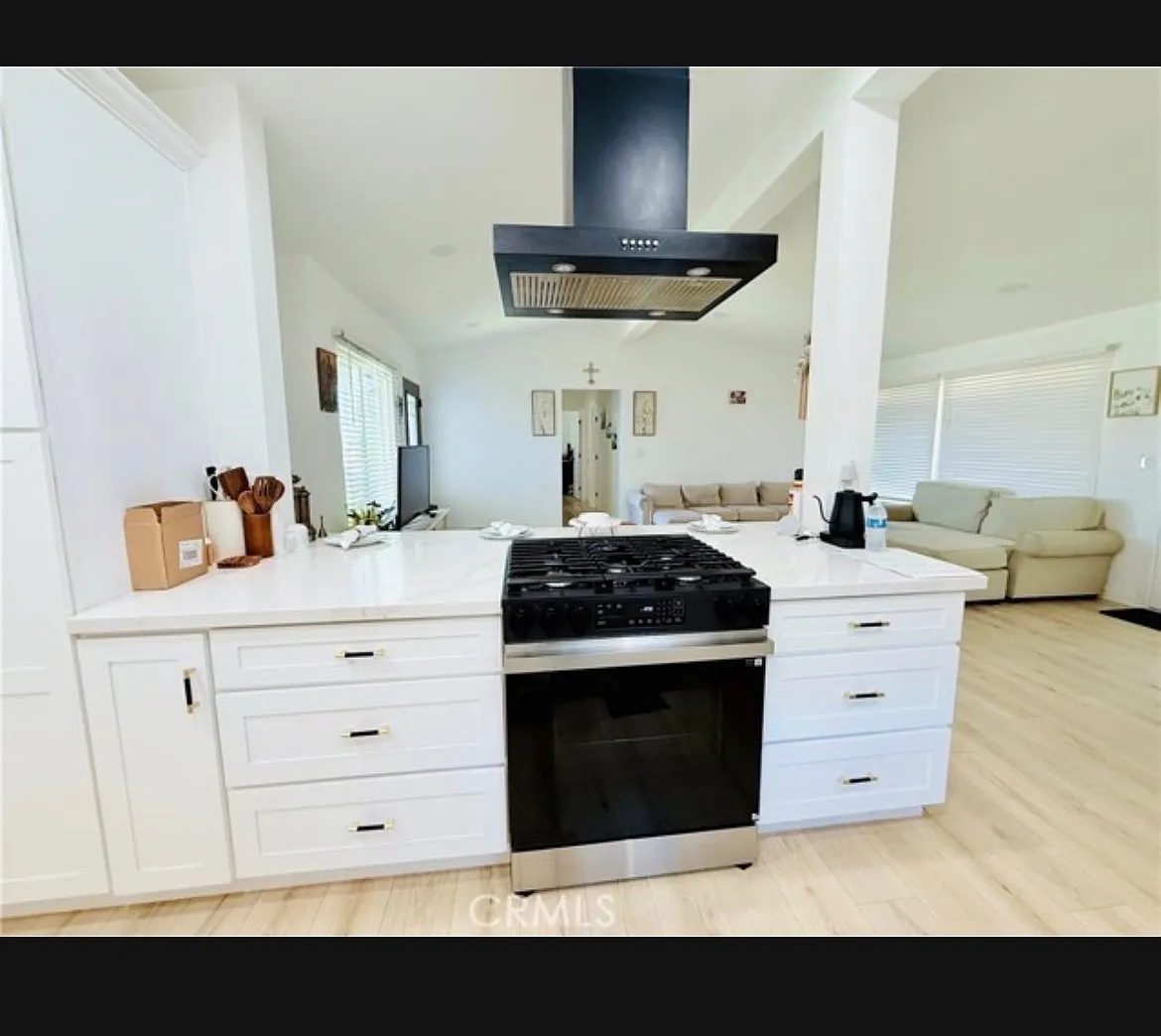 3 bed, 1216 sqft, $3,500 — Photo 2
