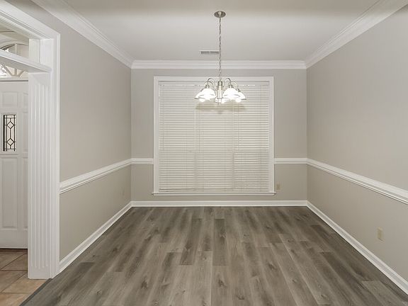 5th image of 4077 Course View Dr