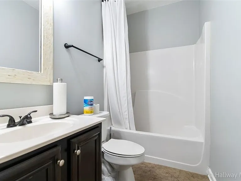 1412 English Manor Cir — Photo 16