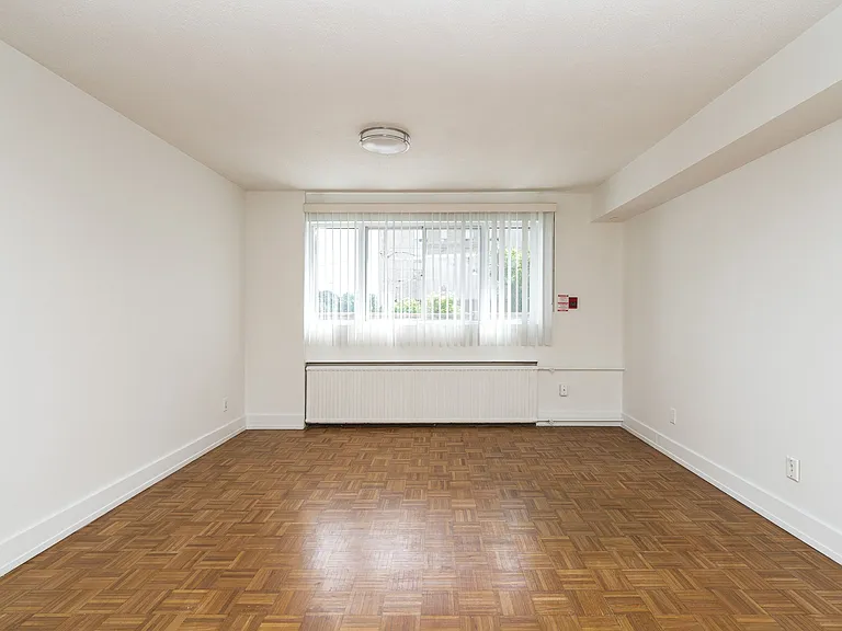 551 Eglinton Ave E #50002A-120 — Photo 4