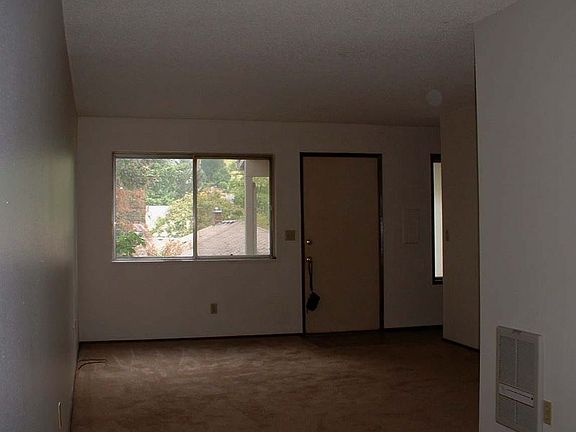 Entry/Living Room