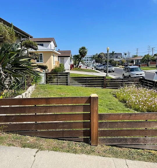 8503 Lilienthal Ave — Photo 17