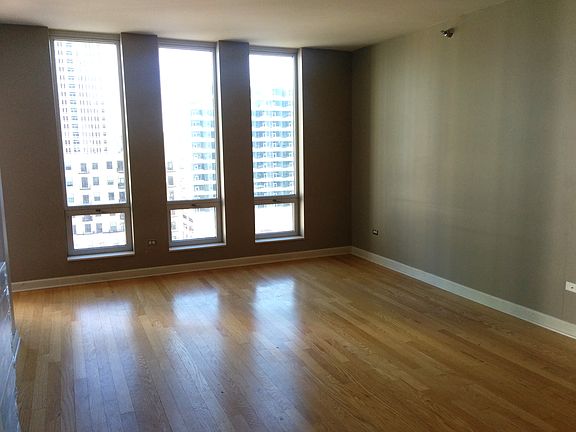 2nd image of 1250 S Michigan Ave APT 1106