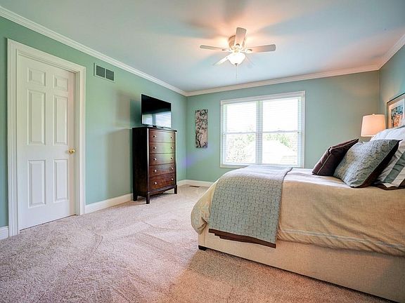 4th image of 2128 Harcourt Dr