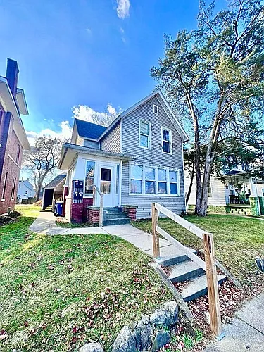 413 E 3rd St Photo 1