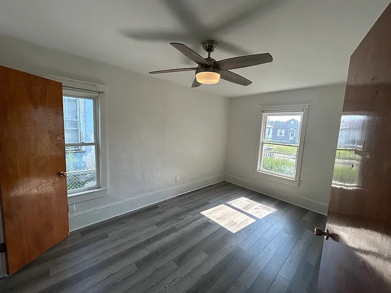 2305 Jefferson Ave — Photo 7