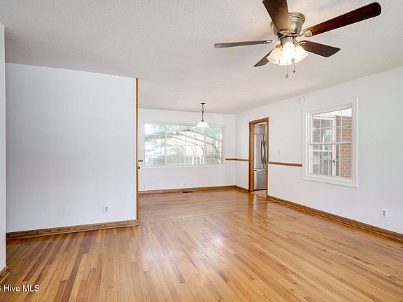 4th image of 209 Swathmore Avenue