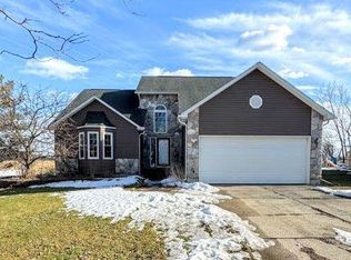 834 Peppermill Cir, Lapeer, MI 48446