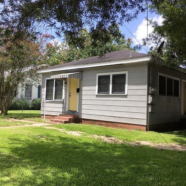 Nice 1bedroom/1bath duplex in good neighborhood