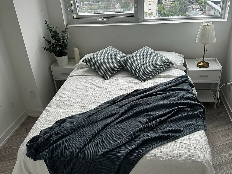 159 Wellesley St E #1608 — Photo 3