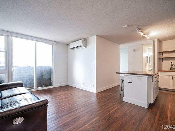 4th image of 1415 Punahou St APT 306