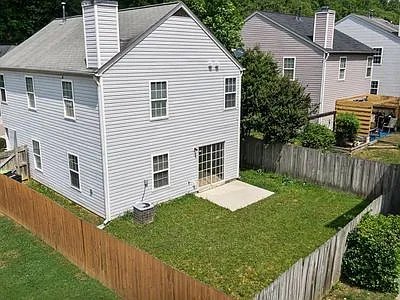 3 bed, 2.5 bath, 1332 sqft, $2,175 — Photo 2