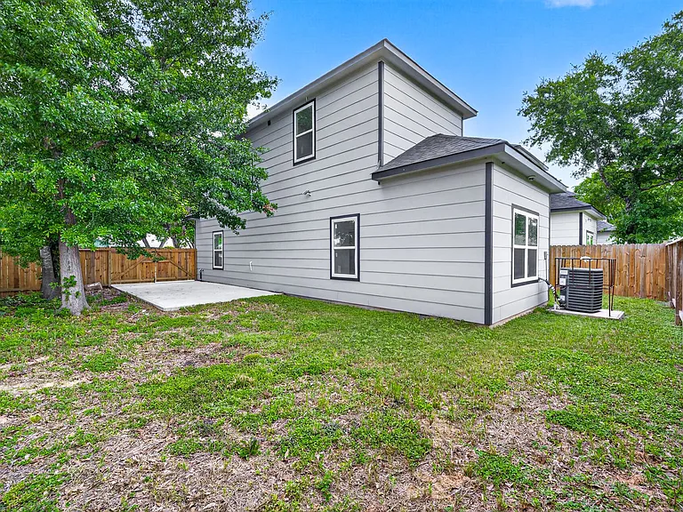9009 Hilda St — Photo 21