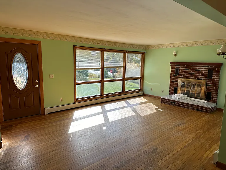 4 Huntoon Hill Rd — Photo 2