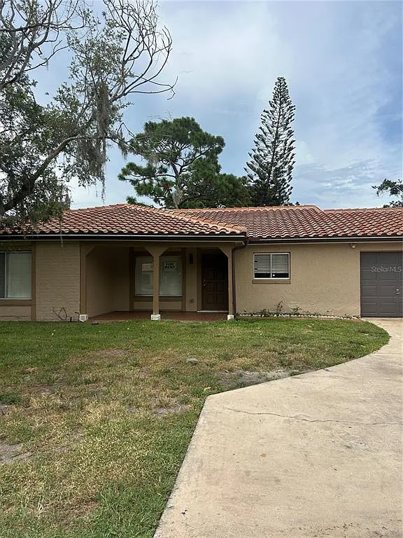 3 bed, 2.0 bath, 1554 sqft, $2,300 — Photo 2