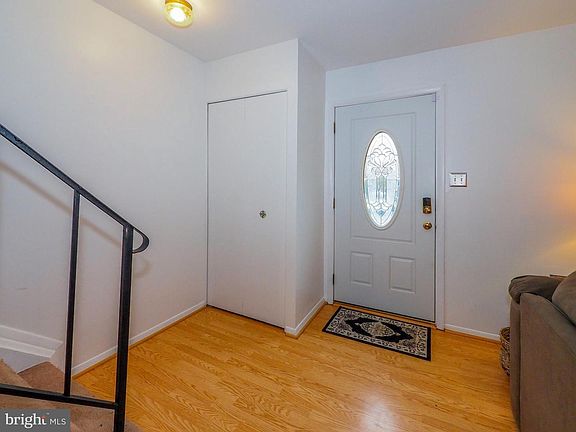 3rd image of 480 Kenilworth Ct