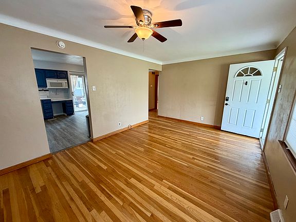 4th image of 11 Rose Ct