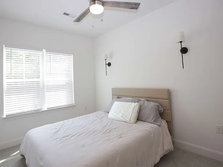 381 James St — Photo 35