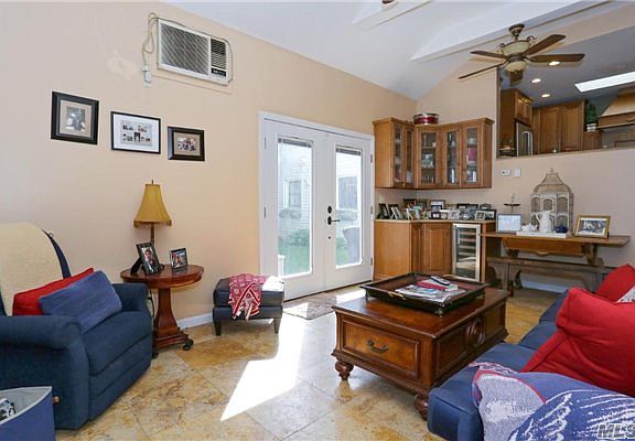 4th image of 107 Prospect Ave
