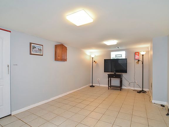 5th image of 209 E Washington St