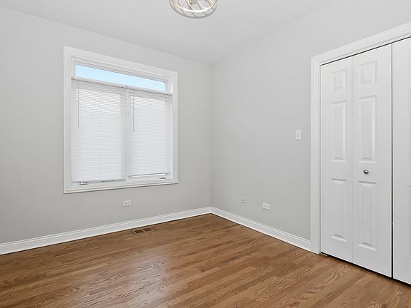 5th image of 2022 W Warren Blvd #1