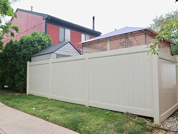 3rd image of 900 Rossville Ave