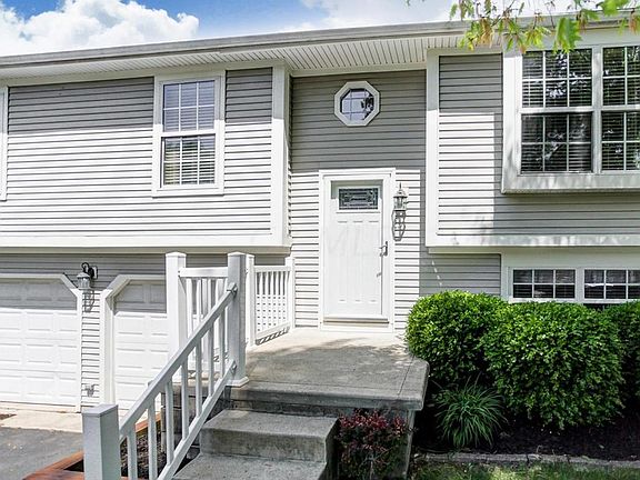 3rd image of 901 Gosfield Gate Ct