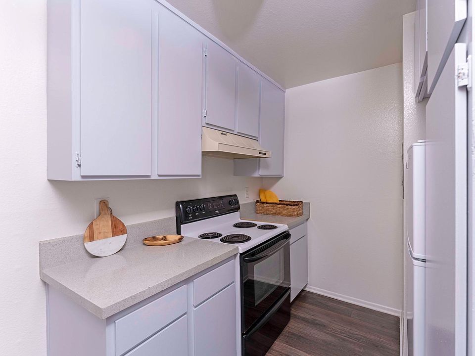 Studio - Kitchen