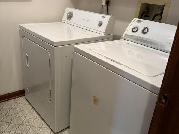 2022 Windsor Ct APT 3