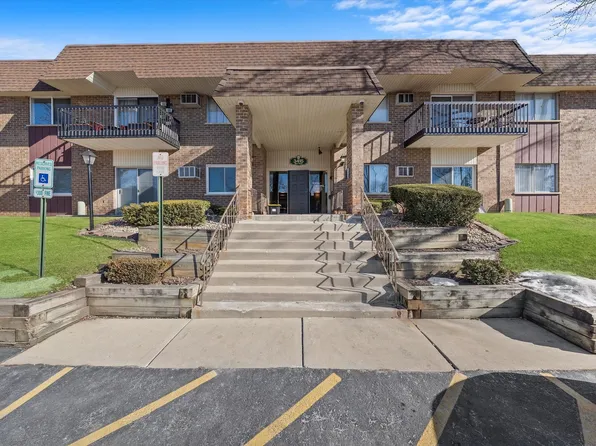 3415 83rd St APT E17, Woodridge, IL 60517