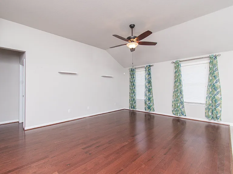 136 Mistflower Ln — Photo 2