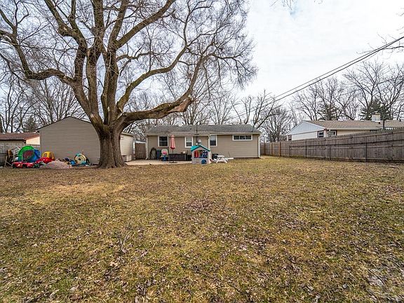 3rd image of 8402 Ellsworth Ct