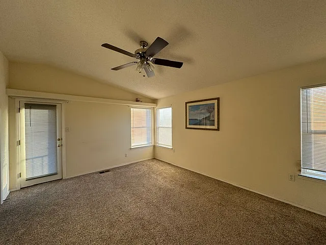 7500 Eagle Crest Ave NE — Photo 9