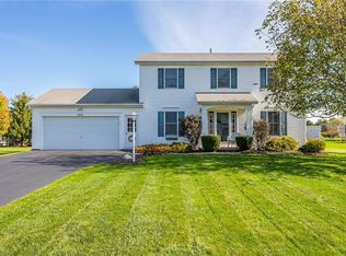 924 Limpet Dr, Webster, NY 14580