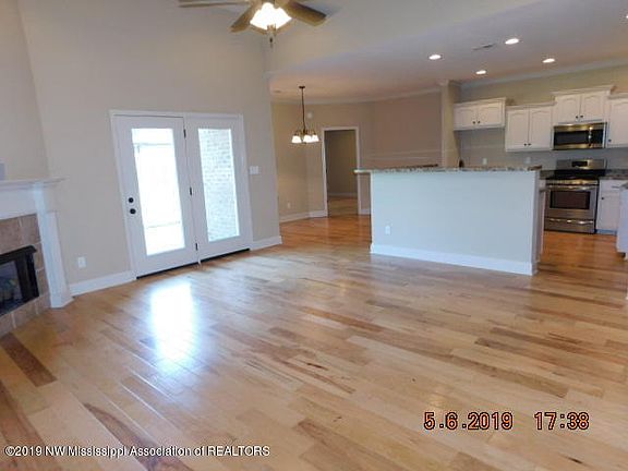 3rd image of 855 Magnolia Dr