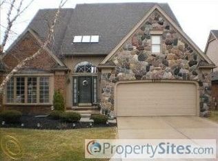 48011 Saint Andrews Sq, Plymouth, MI 48170