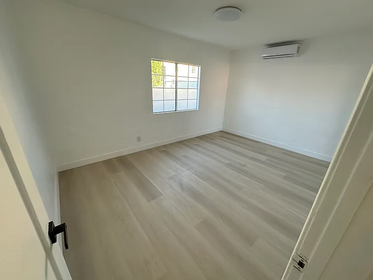 1182 N Kingsley Dr #1/2 — Photo 8
