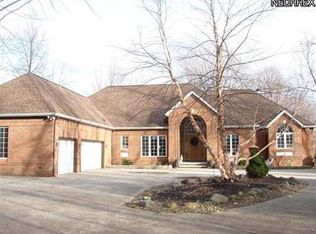 7447 Bronson Rd, Olmsted Township, OH 44138