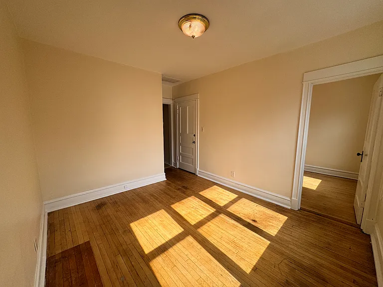 2402 N Surrey Ct #3 — Photo 4