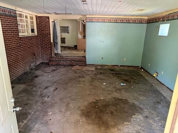 2nd image of 1727 E Court St