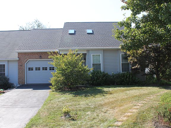 2nd image of 20 Oakgrove Ln