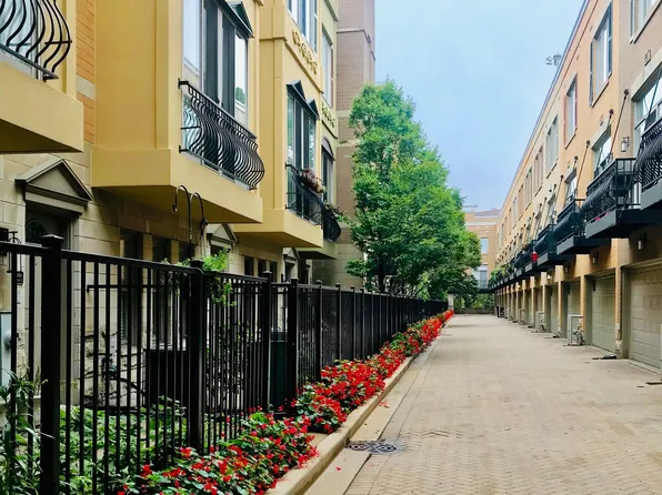 909 W Ohio St #100, Chicago, IL 60642