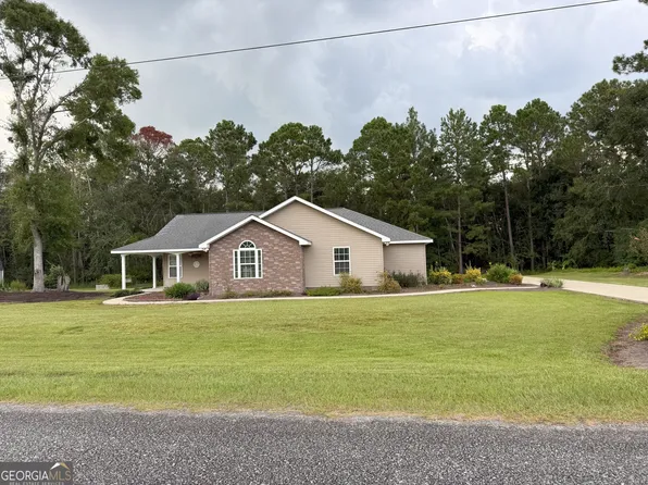 57 Brandon St, Baxley, GA 31513