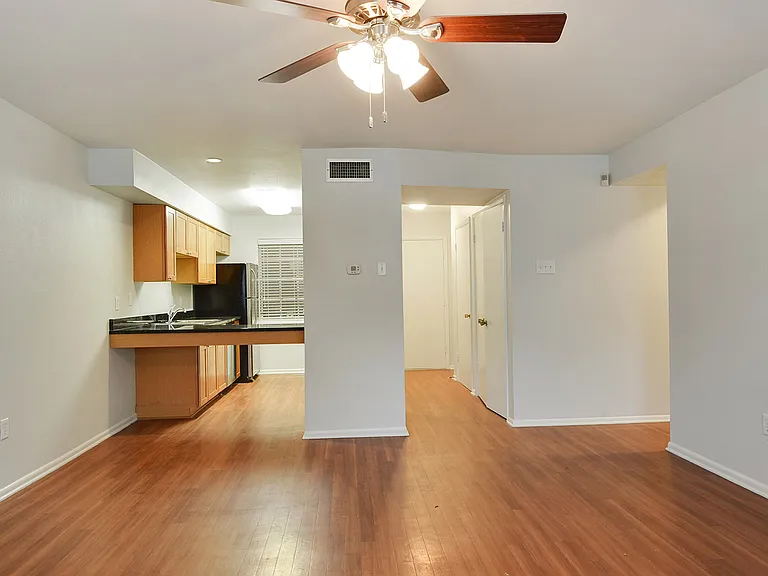 Carrollton — Photo 10