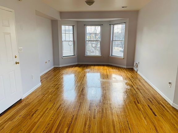 3rd image of 174 Virginia Ave