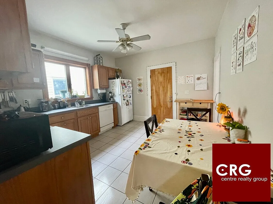 3 bed, 1.0 bath, 1100 sqft, $3,500 — Photo 2