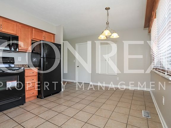 4th image of 6261 Hollyberry Ln