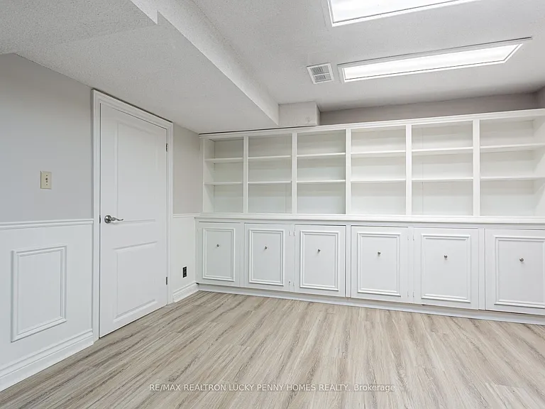 6 Village Squire Ln — Photo 33